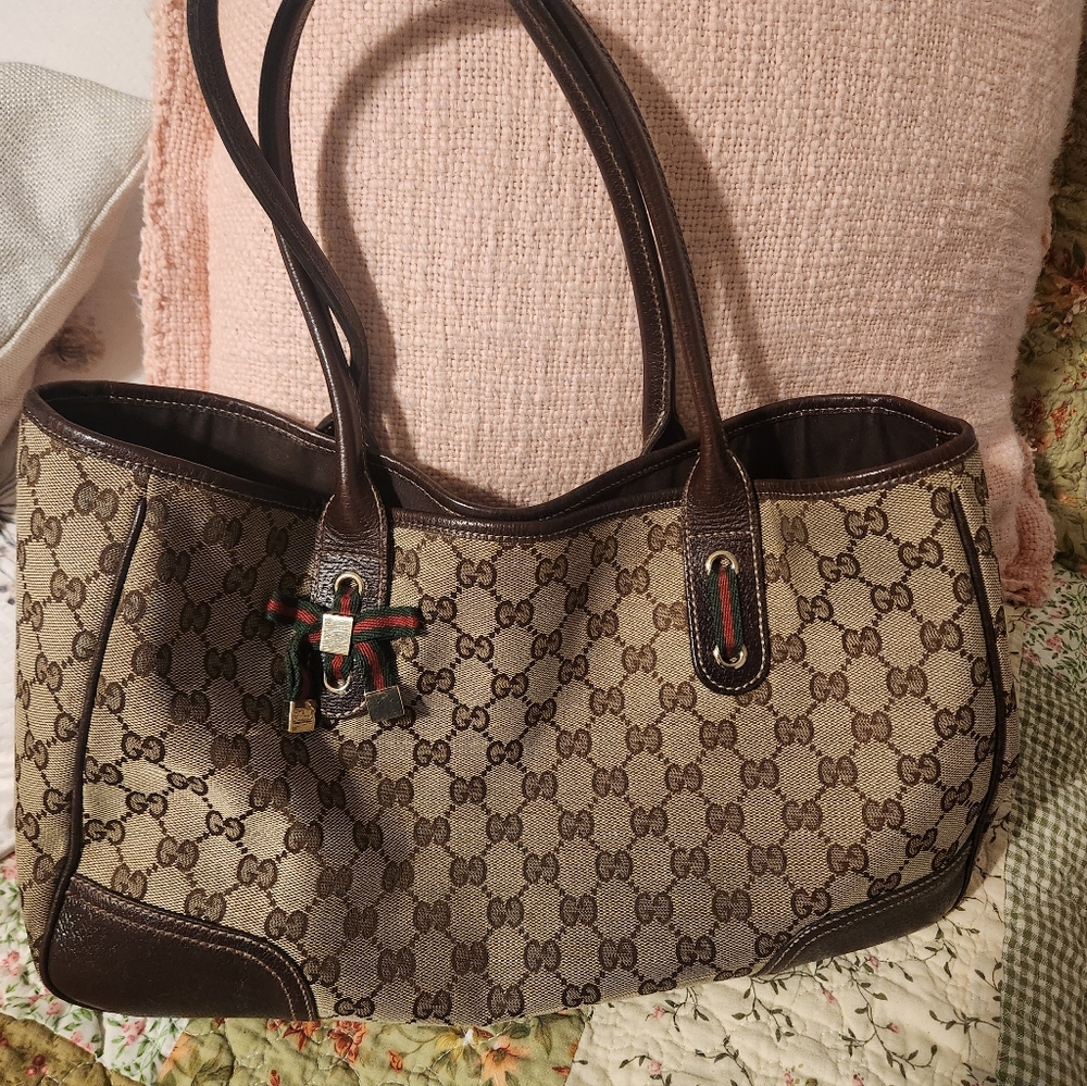 Vintage Gucci Purse with small bow